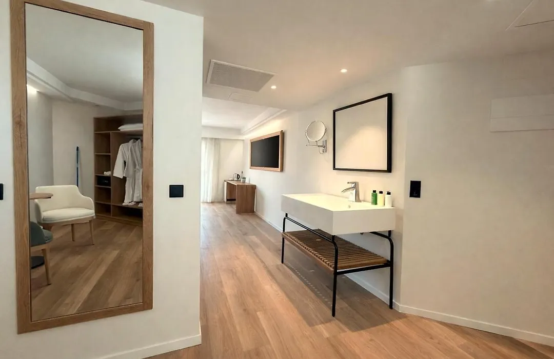 Welikehotel Triton Beach-1
